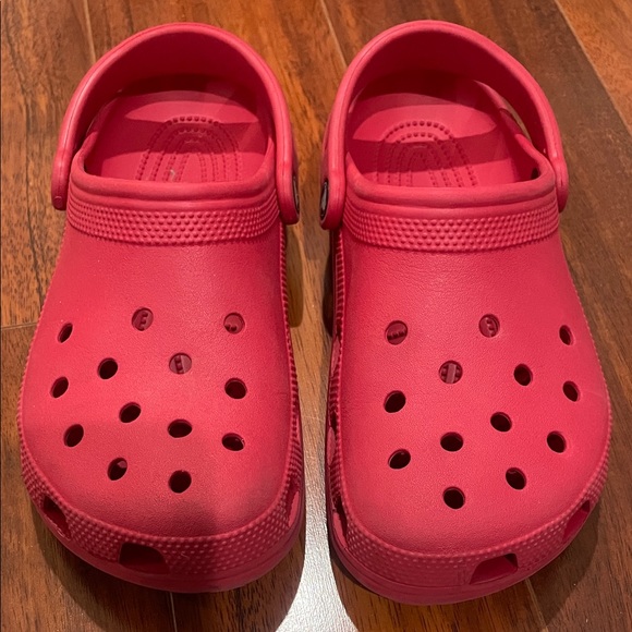 CROCS Shoes - CROCS Adult Classic Clog in Bright Red